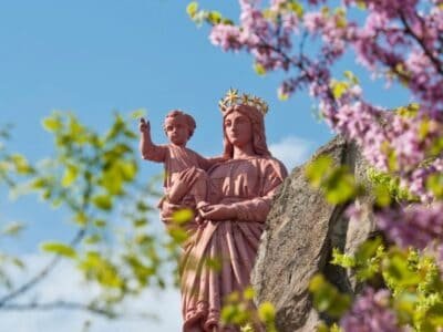 Norre-Dame-de-France STatue